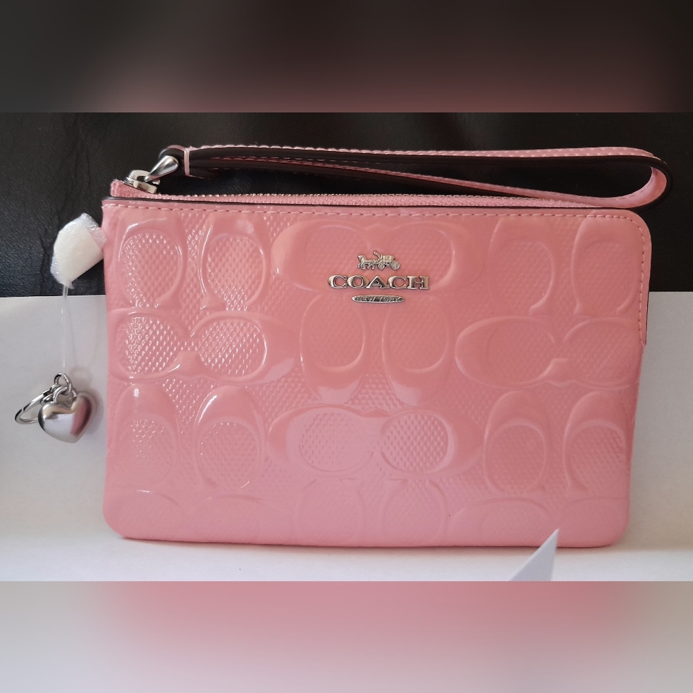New Coach Wristlet With Detachable Heart Charm & Cleaning Cloth NWT 💕1 - Picture 11 of 11